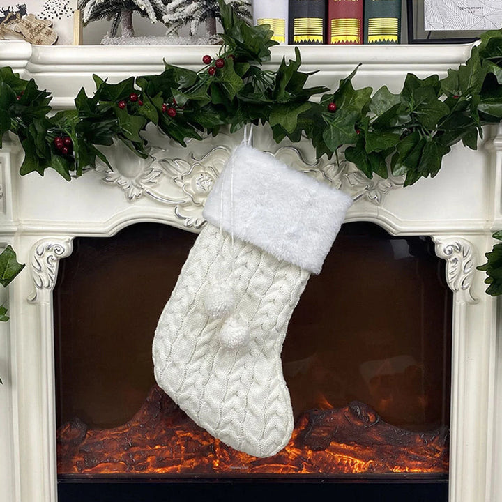 Chaussette Noël Blanche Tricotée à Pompons