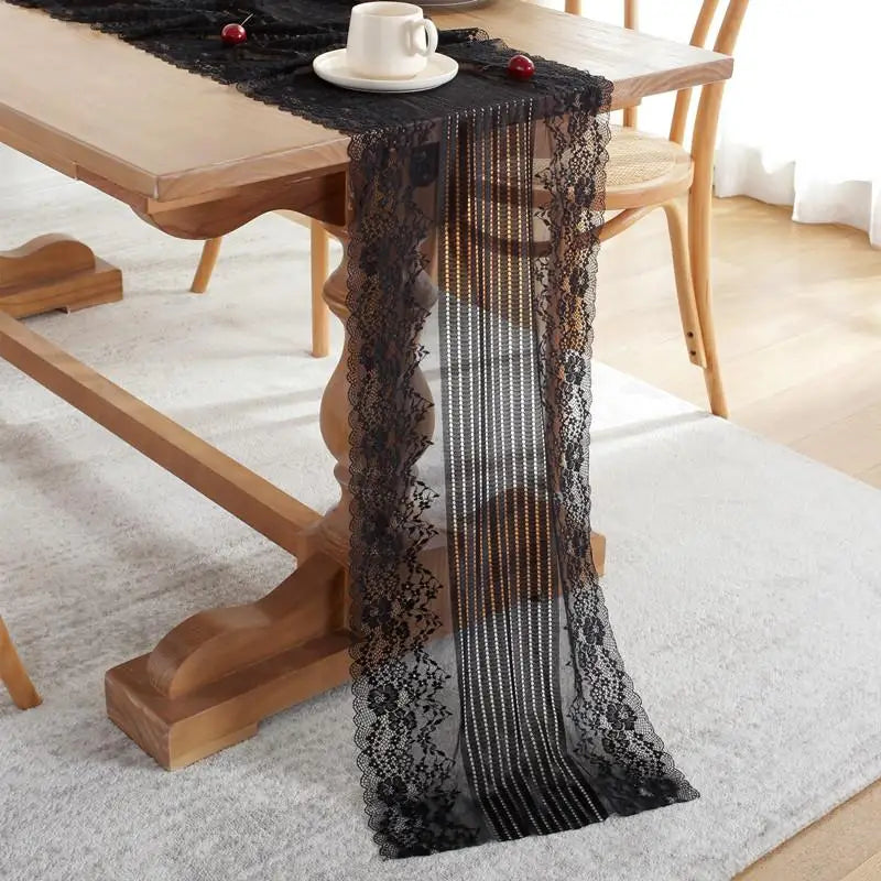Chemin de Table Mariage en Dentelles Noir Chic