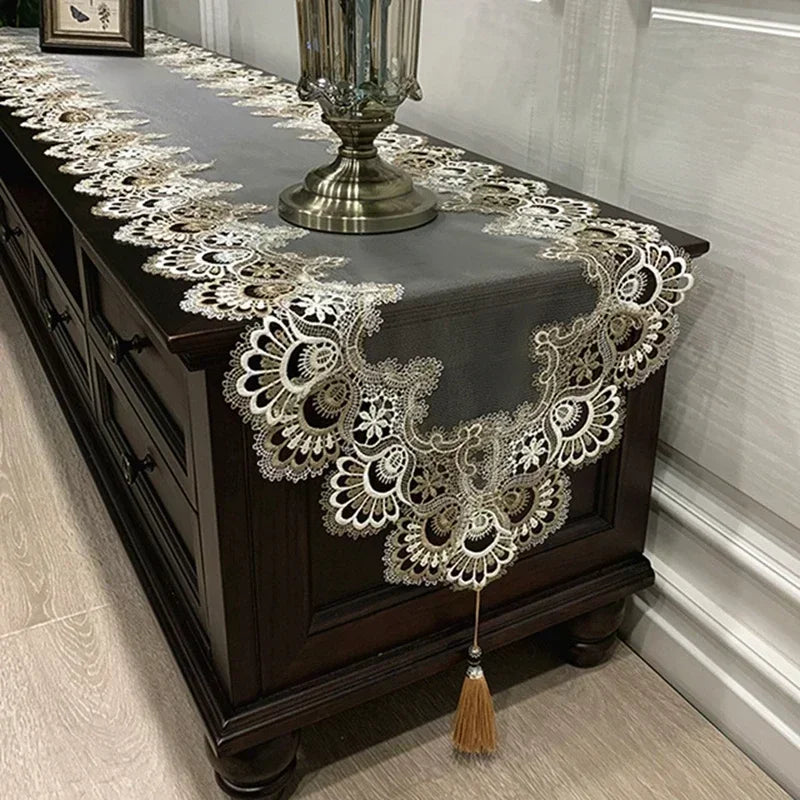 Chemin de Table Noël Sobre Raffiné Beige