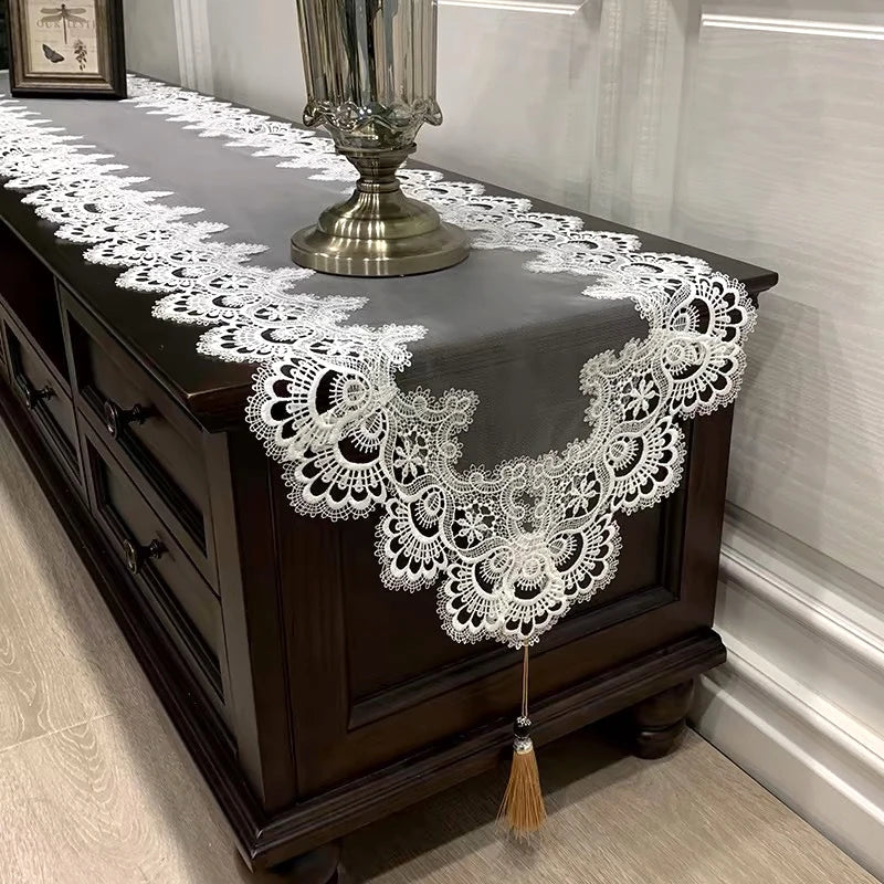 Chemin de Table Noël Sobre Raffiné Blanc