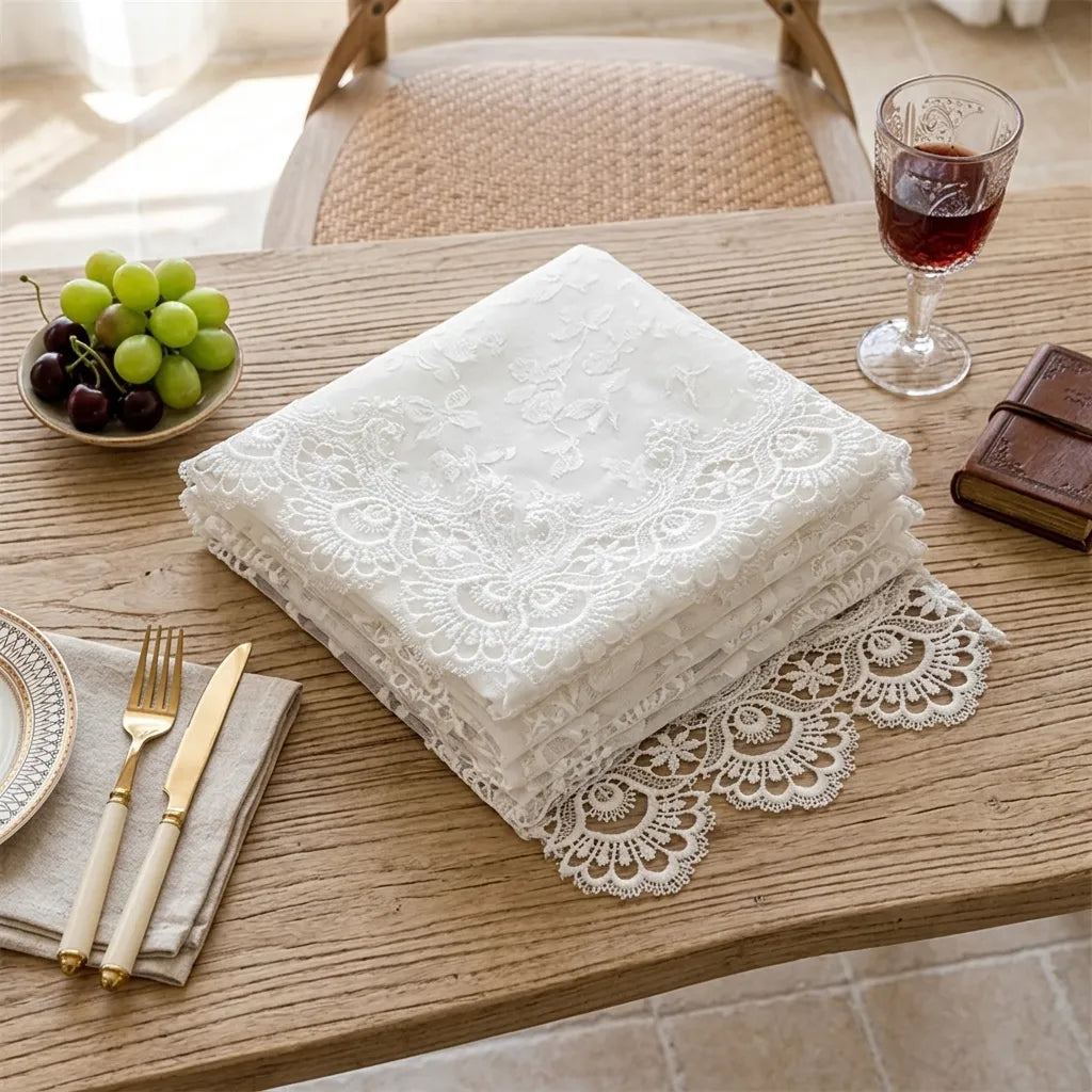 Chemin de Table Noël en Dentelle Brodée Minimaliste