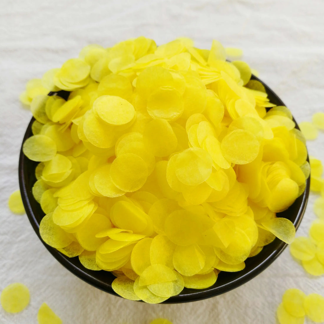 Confettis de Fête Jaunes Chic