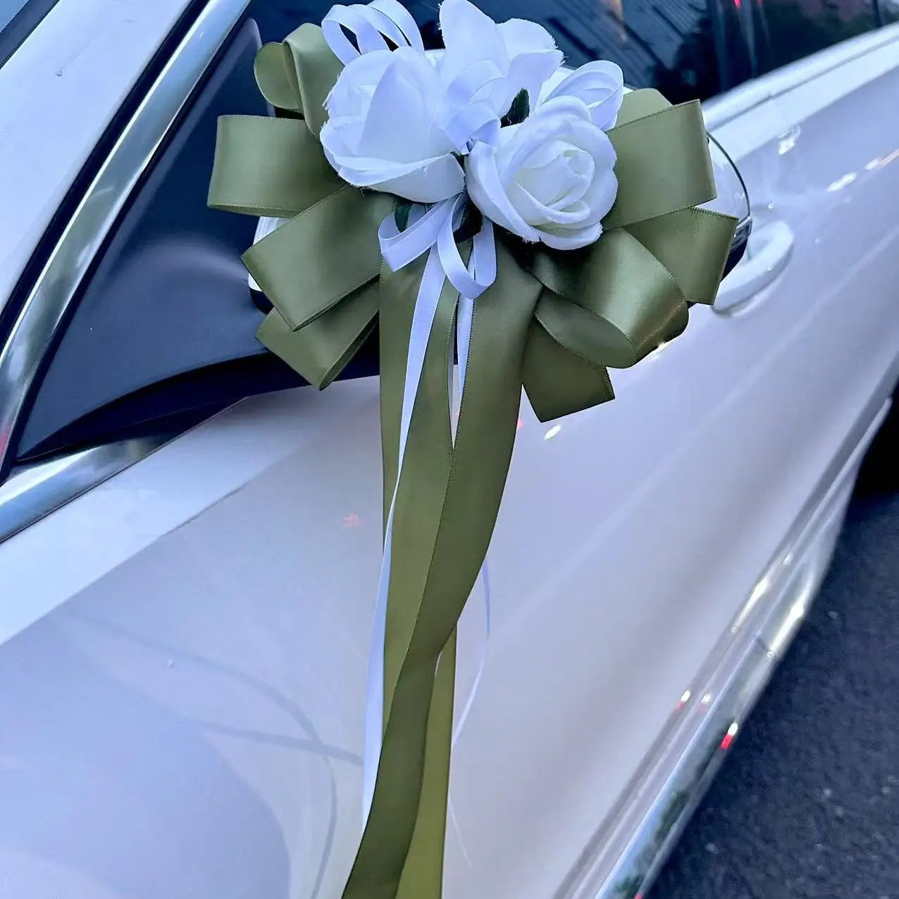 Fleurs à Ruban Vert pour Voiture Mariage Chic