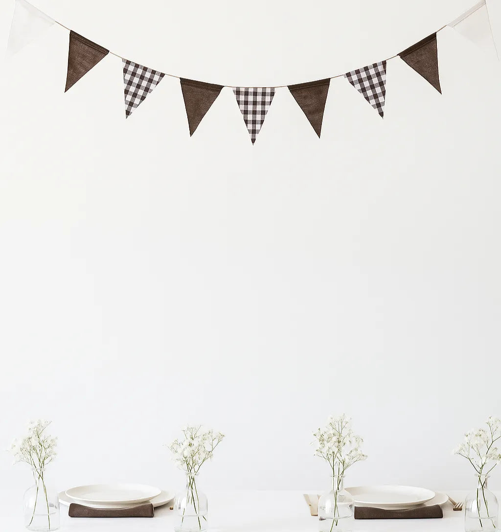 Guirlande Anniversaire Carreaux Marrons-Blancs Minimaliste
