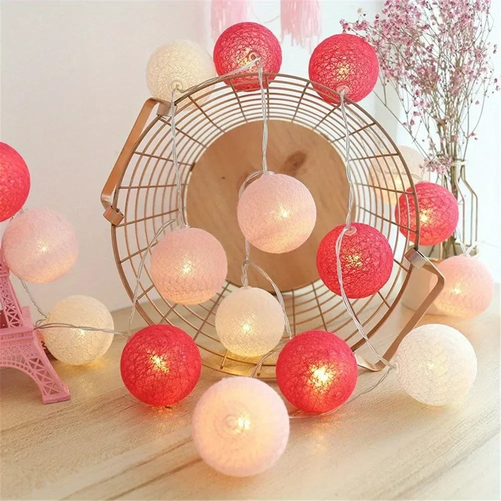 Guirlande Lumineuse de Boules Blanches et Rouges Design