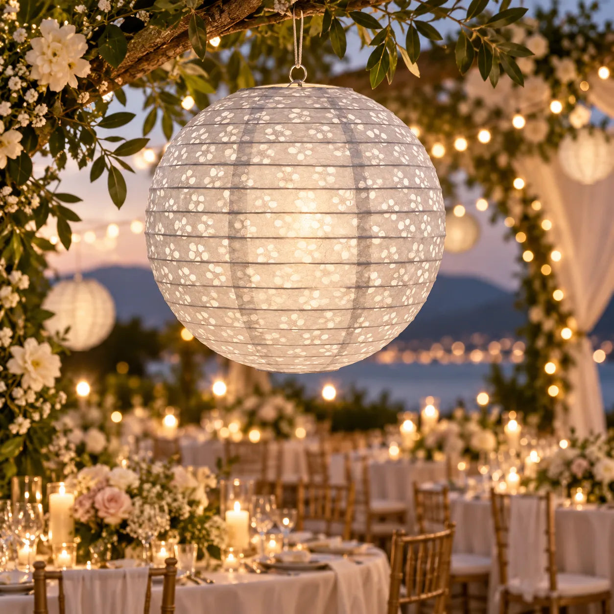 Lampion Décoratif à Fleurs Ajourées doux