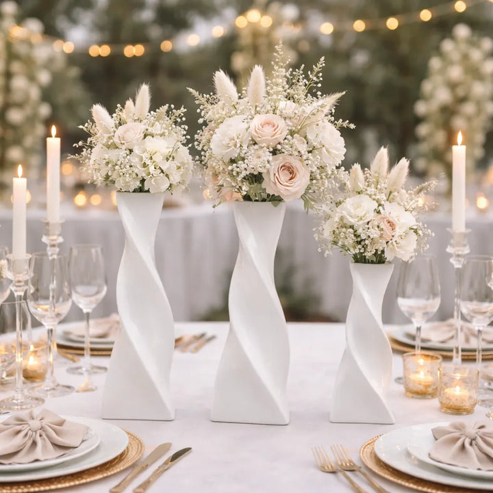 Lot de Vases Blancs Contemporains classe