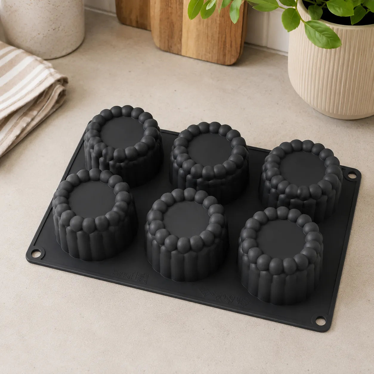 Moule Noir en Silicone à Petits Gâteaux Minimaliste