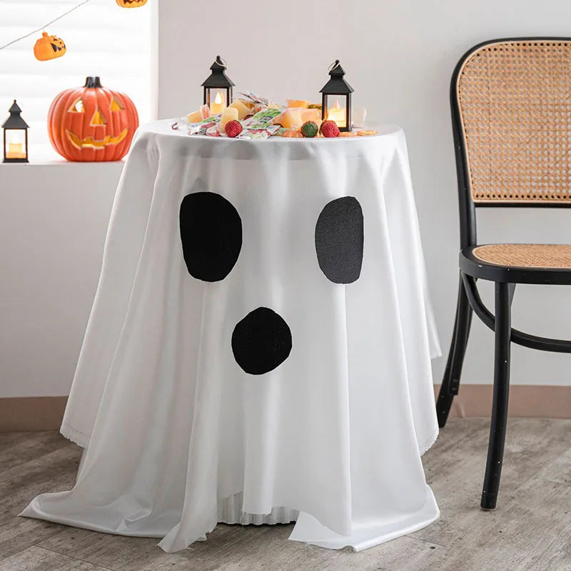 Nappe Blanche à Visage de Fantôme Design