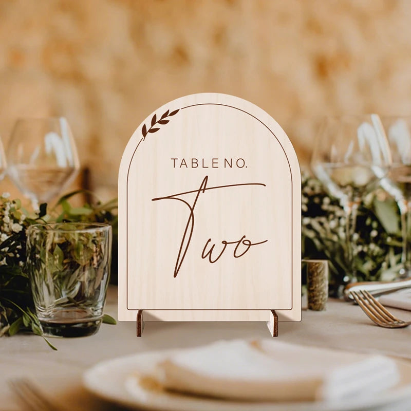 Numéro de Table Arc en Bois Chic