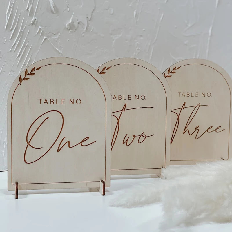 Numéro de Table Arc en Bois Elégant