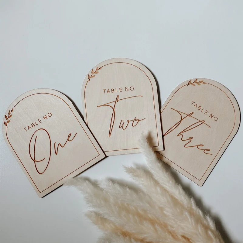 Numéro de Table Arc en Bois Festive