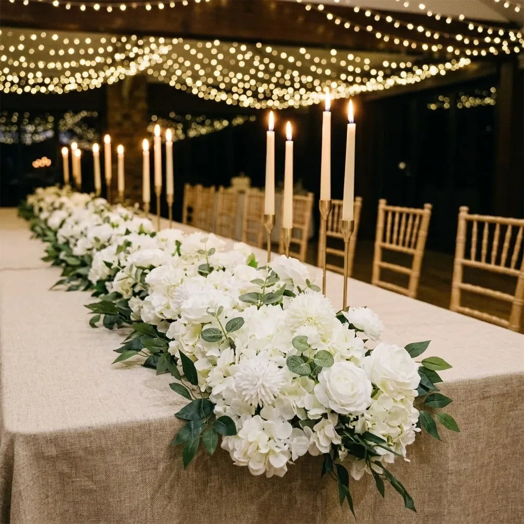 Rangée de Fleurs Blanches pour Table Design