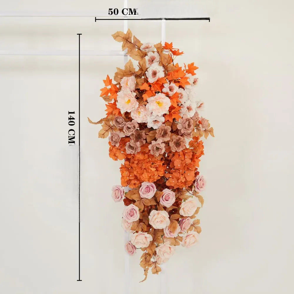 arrangement floral orange pour arche mariage chic