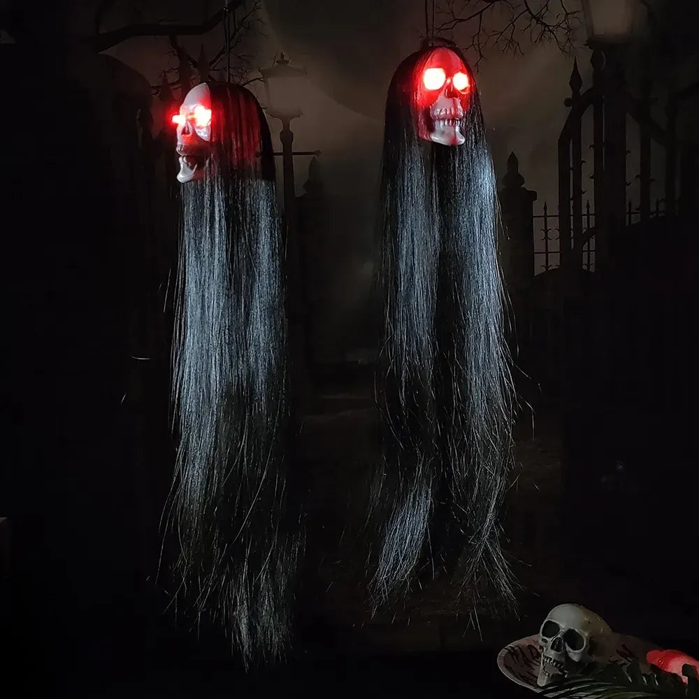 crâne de sorcière aux longs cheveux épouvantable